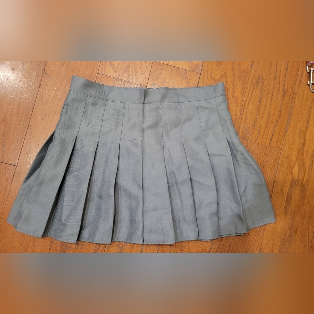 Classic Pleated Women's Skirt - Gray. Zipper On Side. Built In Shorts
